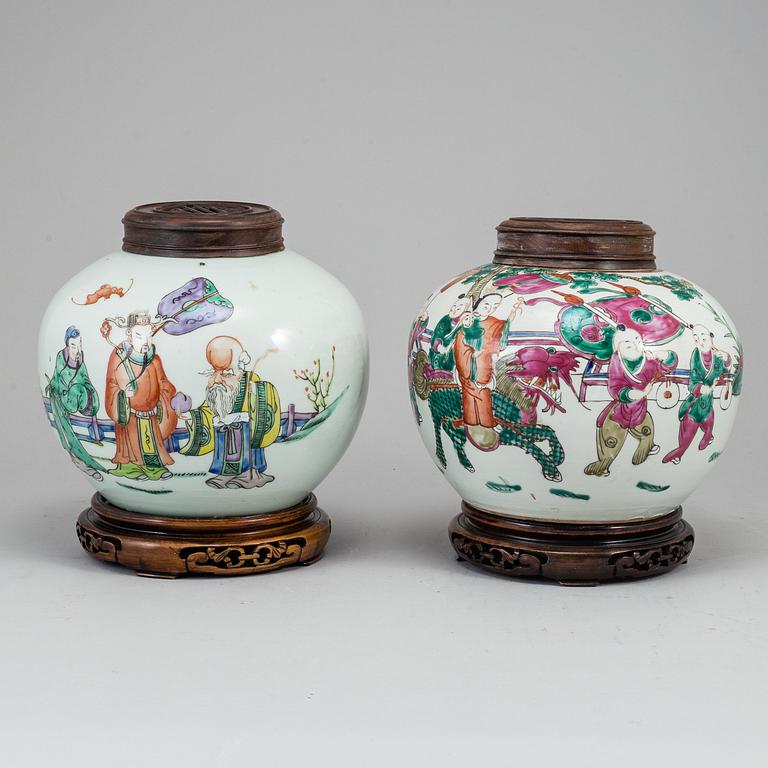 Two Chinese jars, Qing dynasty, circa 1900.