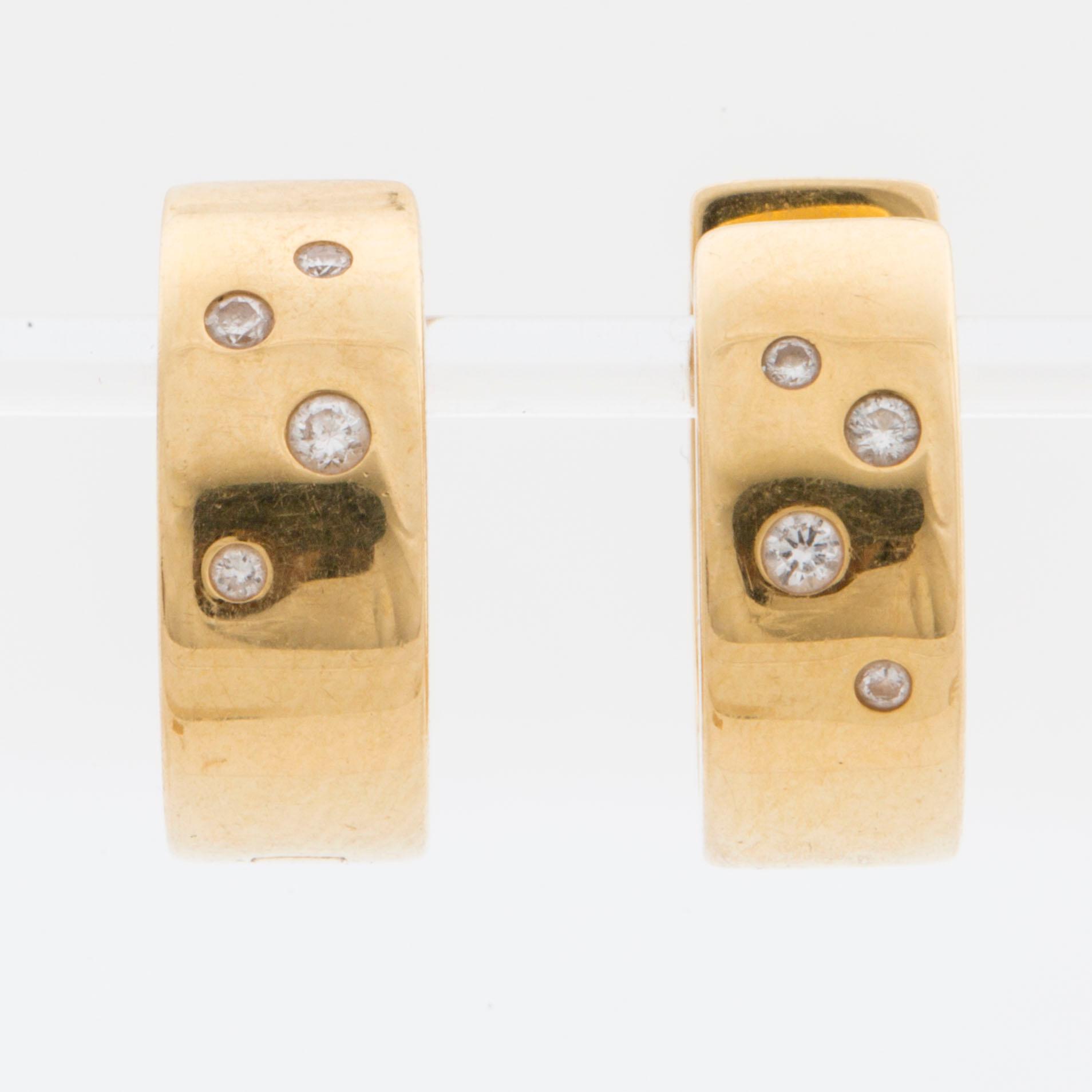 ÖRHÄNGEN, ett par, 18K guld med små diamanter,