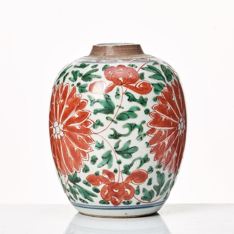 A Transitional wucai jar, 17th Century.