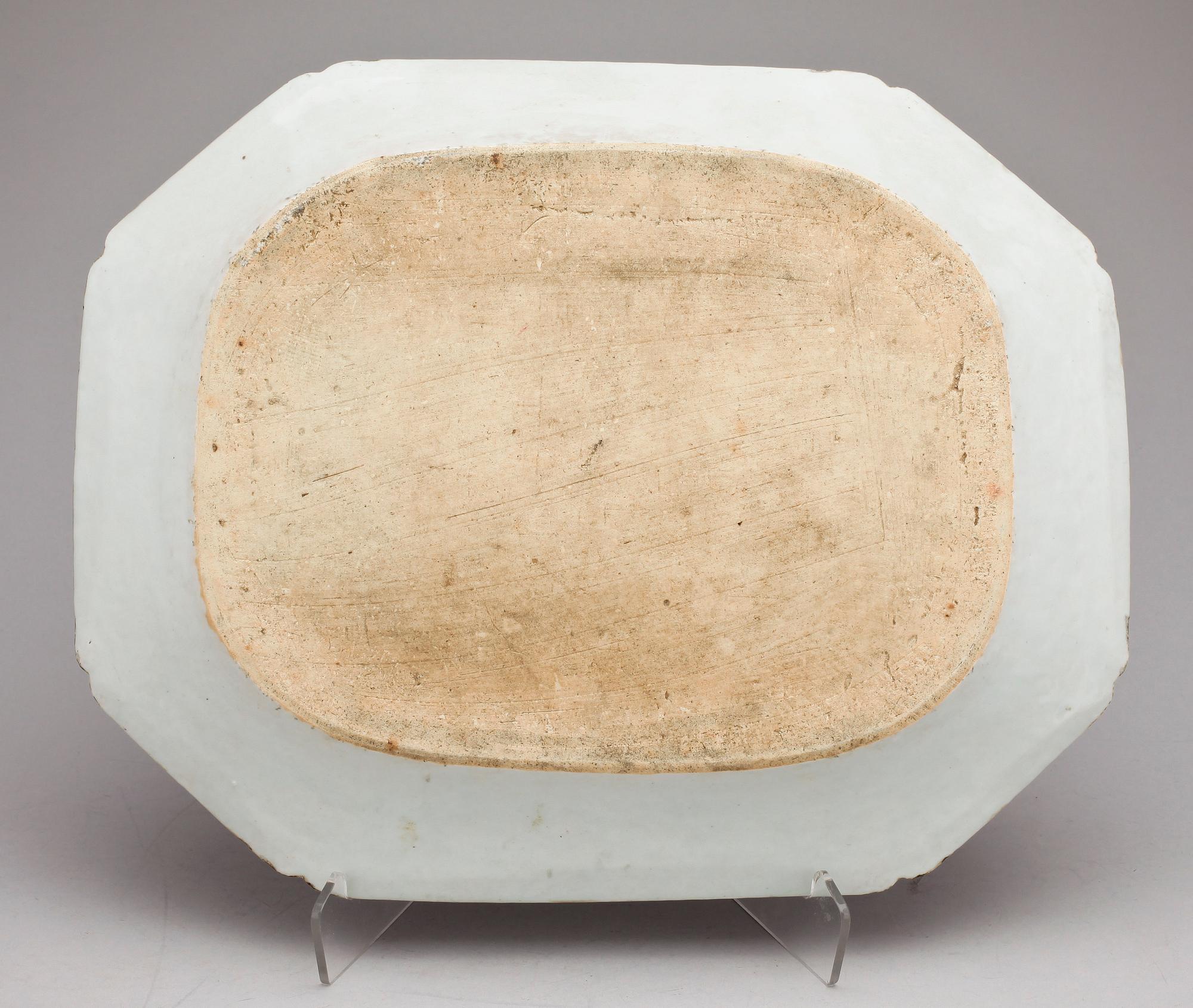 STEKFAT, ett par, porslin, Qianlong, Kina 1700-tal.