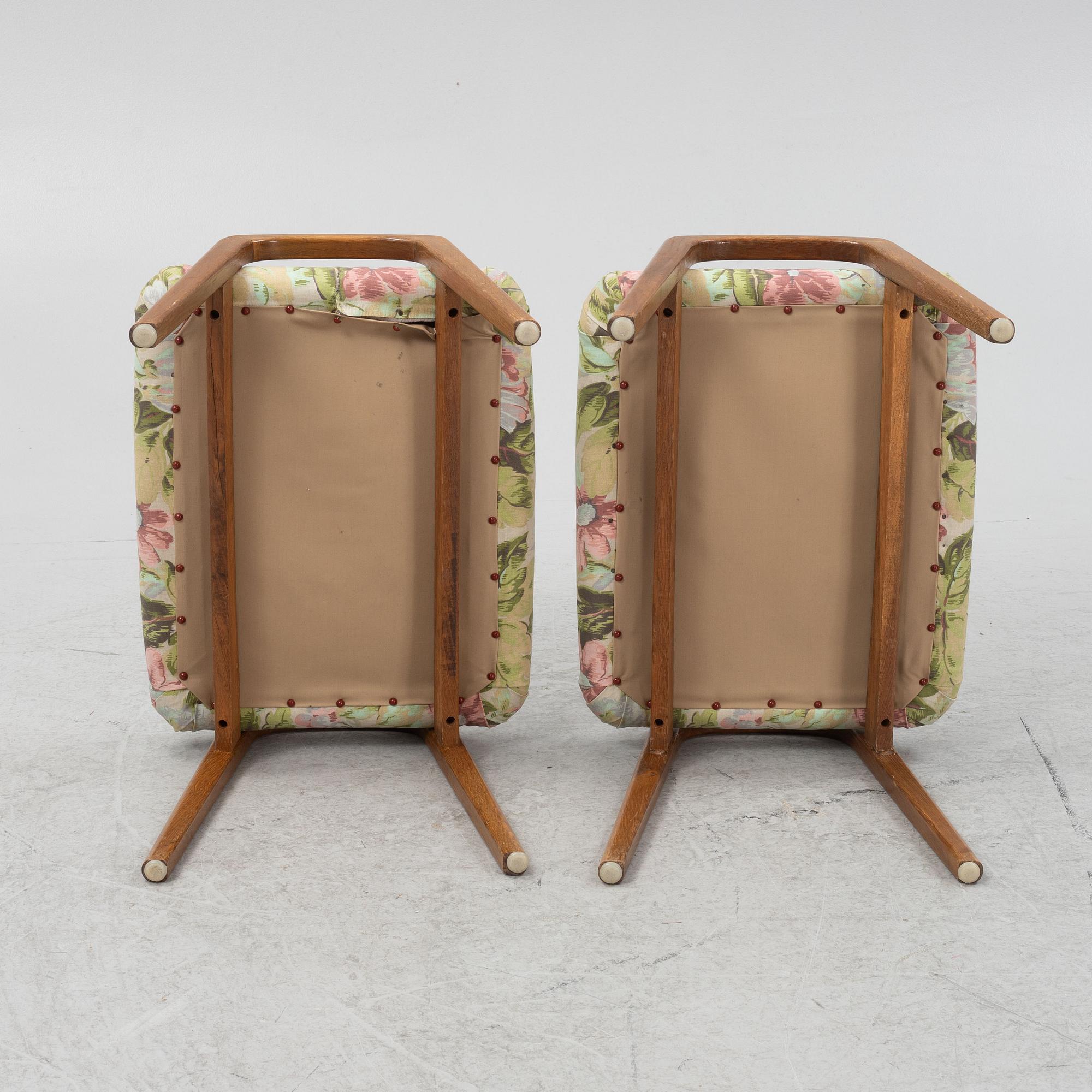 A pair of ottomans, 20th century.