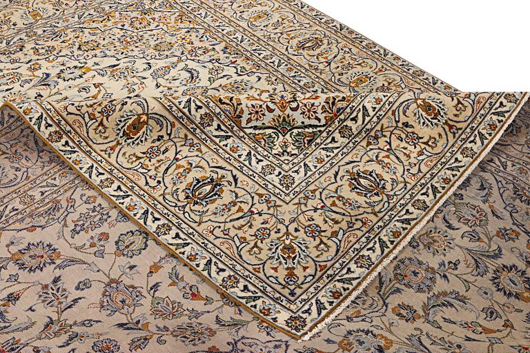 A Kashan carpet, c. 388 x 285 cm.