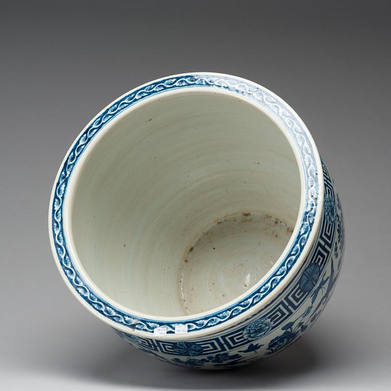 YTTERFODER, porslin. Sen Qingdynasti, 1800-tal.