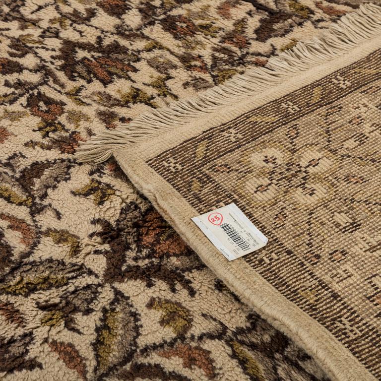 A Sivas carpet ca 300 x 187 cm.