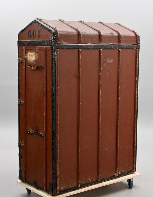 RESEKOFFERT/GARDEROB, 1900-talets första hälft.