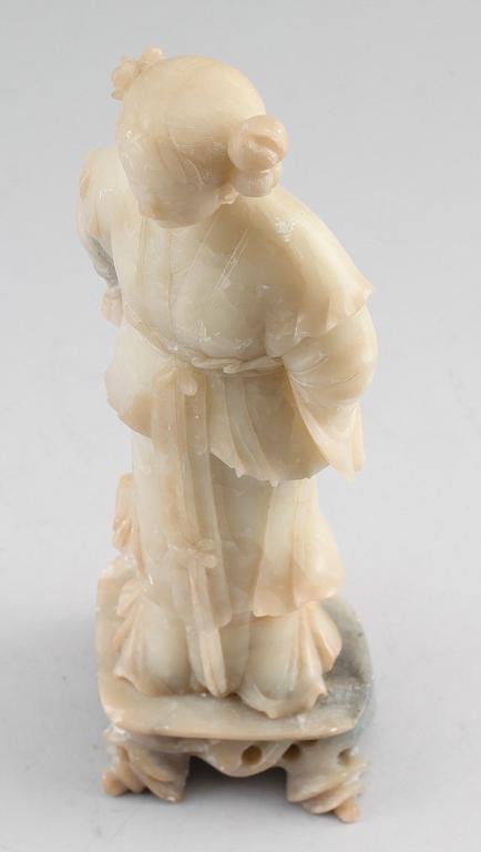 FIGUR, soapstone, Kina, 1900-tal.