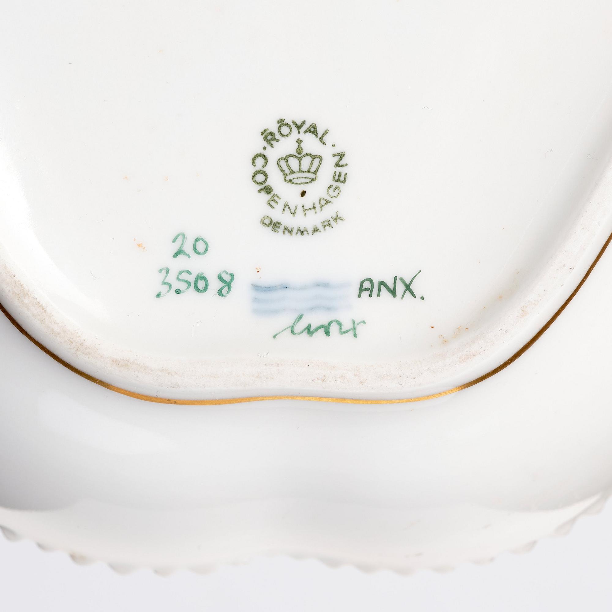 Fat, porslin. Royal Copenhagen, "Flora Danica", Danmark, 1900-tal.