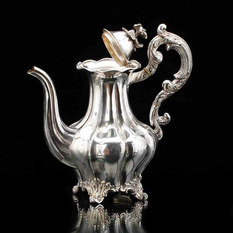 KAFFEKANNA, silver, nyrokoko, Möllenborg-Feron, Stockholm 1851. Vikt ca 400 gram.