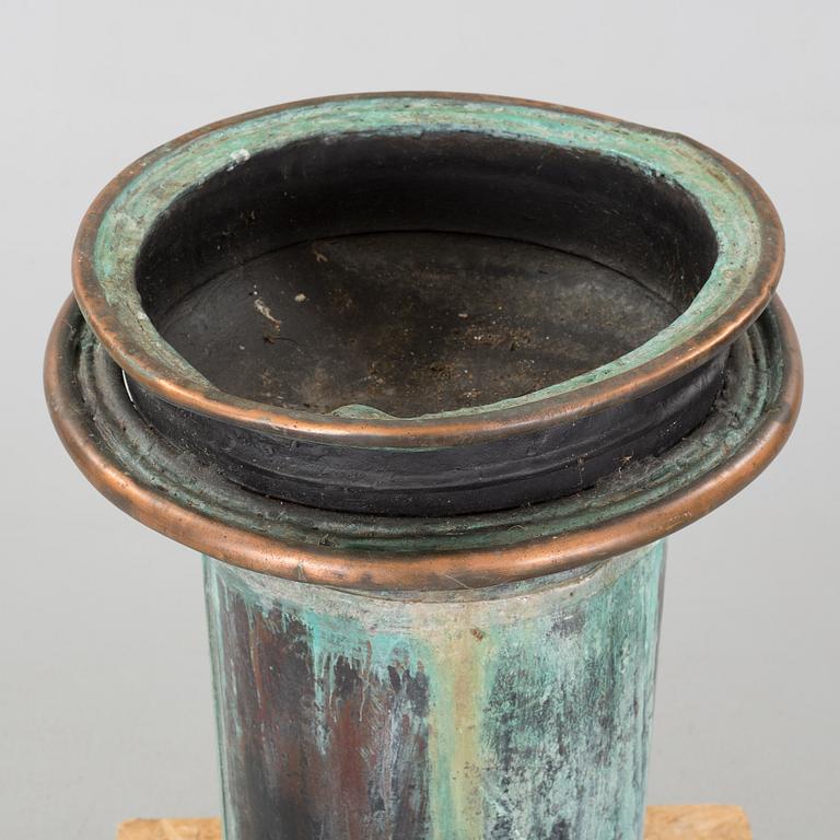 LARS STOCKS, birdbatch /sculpture, not siggned.