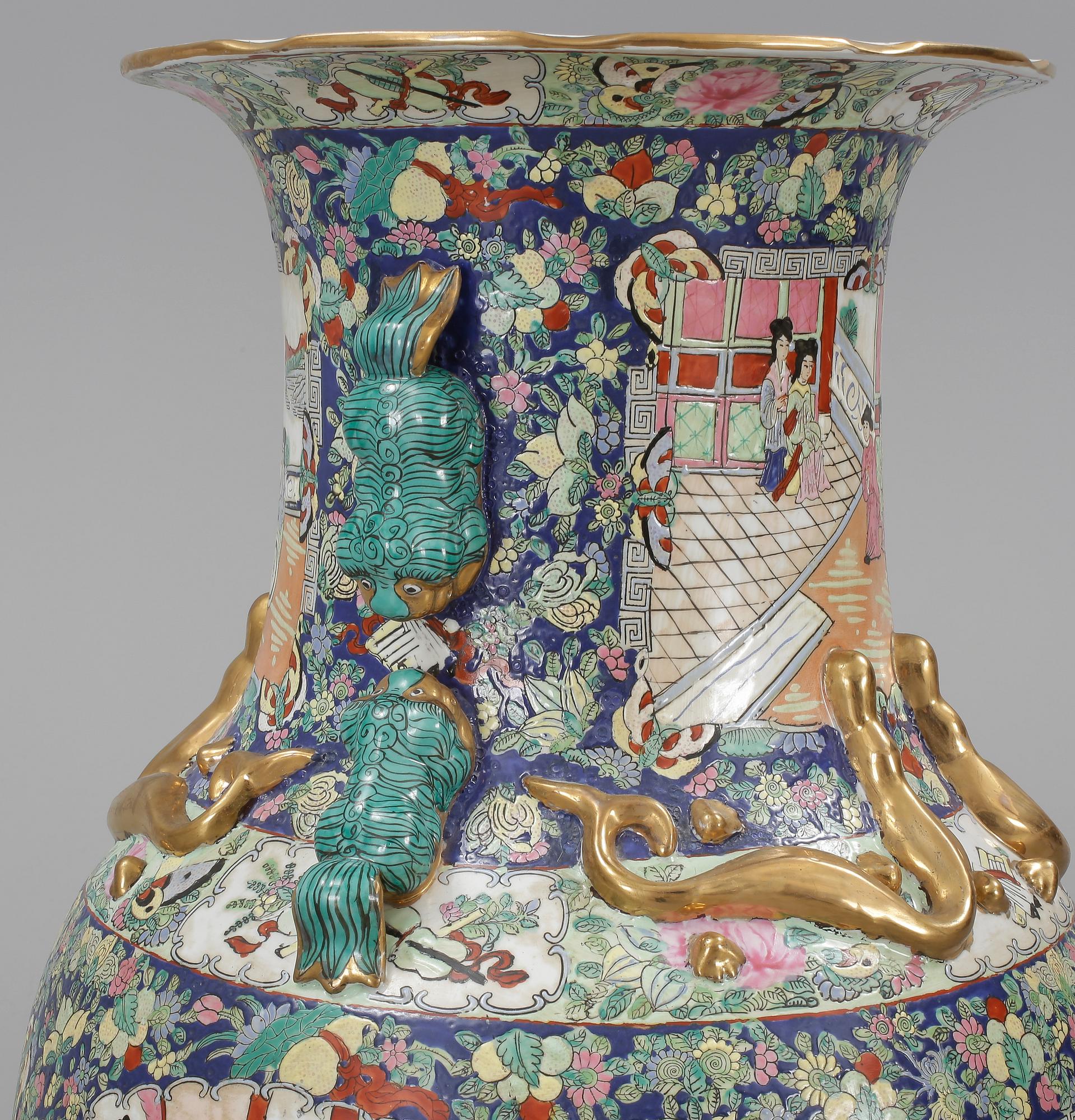 PRAKTVAS, Kina, porslin, 1900-tal.