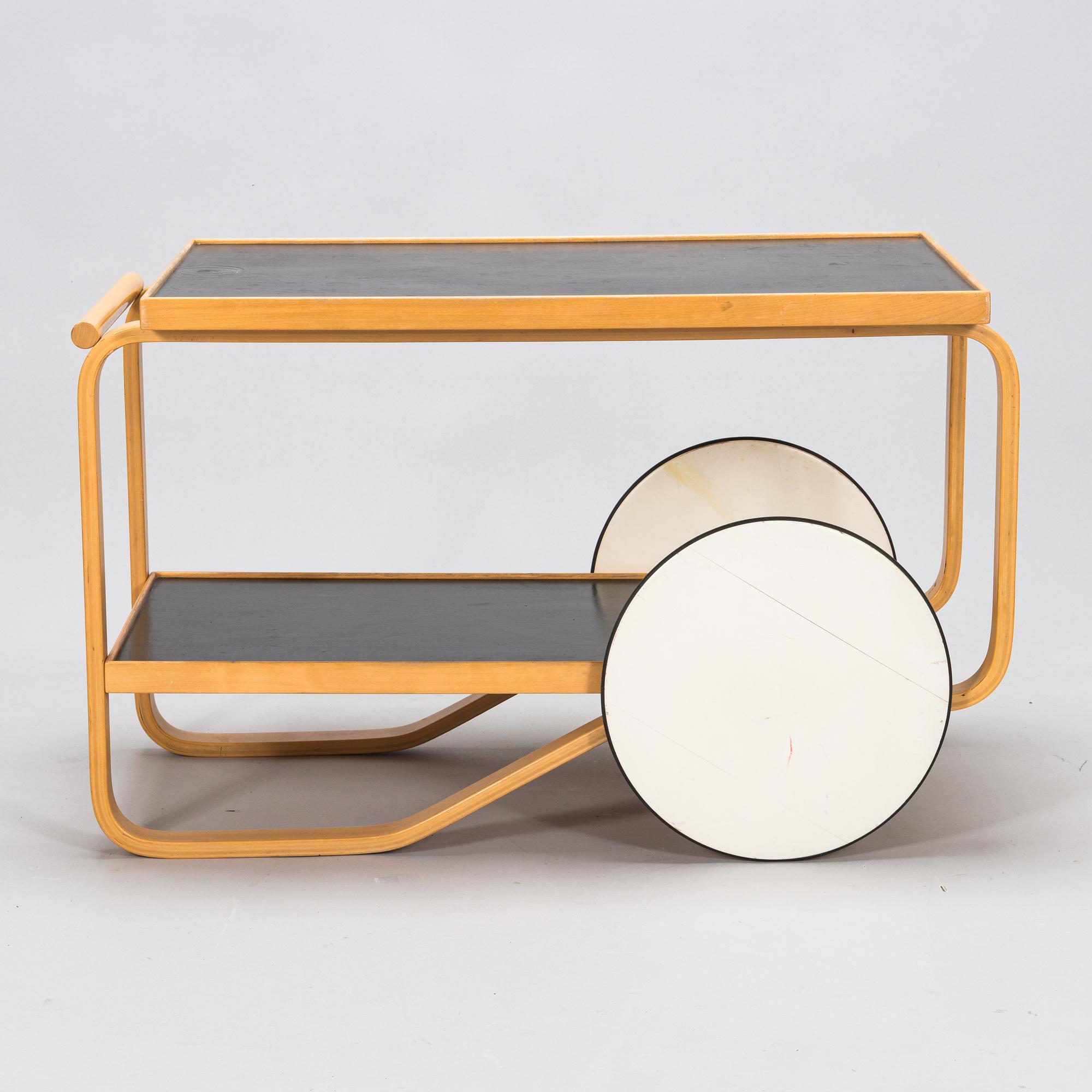 Alvar Aalto, tarjoiluvaunu malli 98, O.Y. Huonekalu-ja Rakennustyötehdas A.B. 1900-luvun puoliväli.