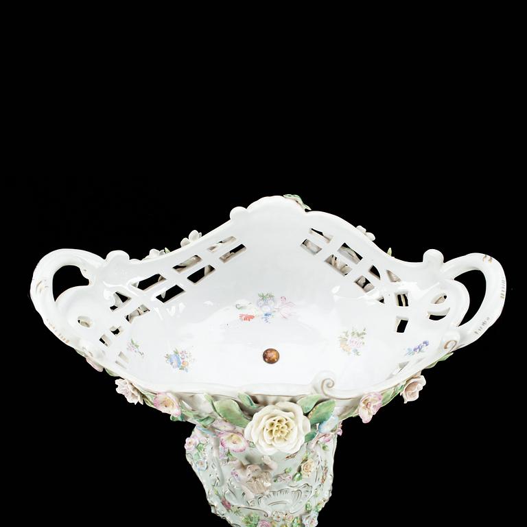 UPPSATSSKÅL, porslin, Meisenlikanande märke, 1900-tal.