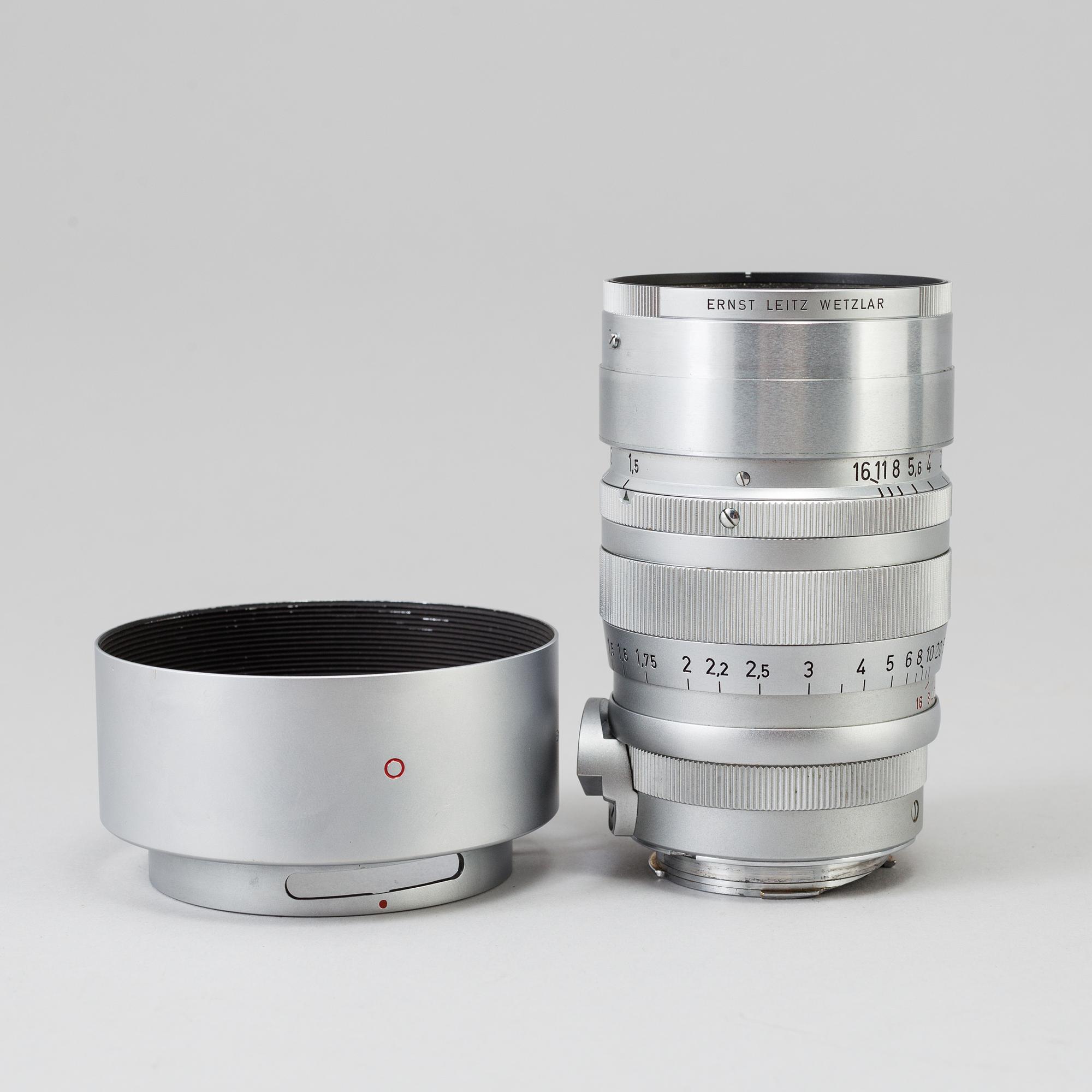 A chrome Leica Summarex f=8,5 cm 1:1,5 lens no 1008834 designed by av Max Berek, Ernst Leitz, Wetzlar . 1943-1960.