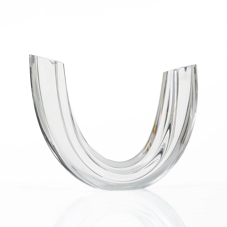 Göran Wärff, A vase / sculpture in clear glass. Signed.