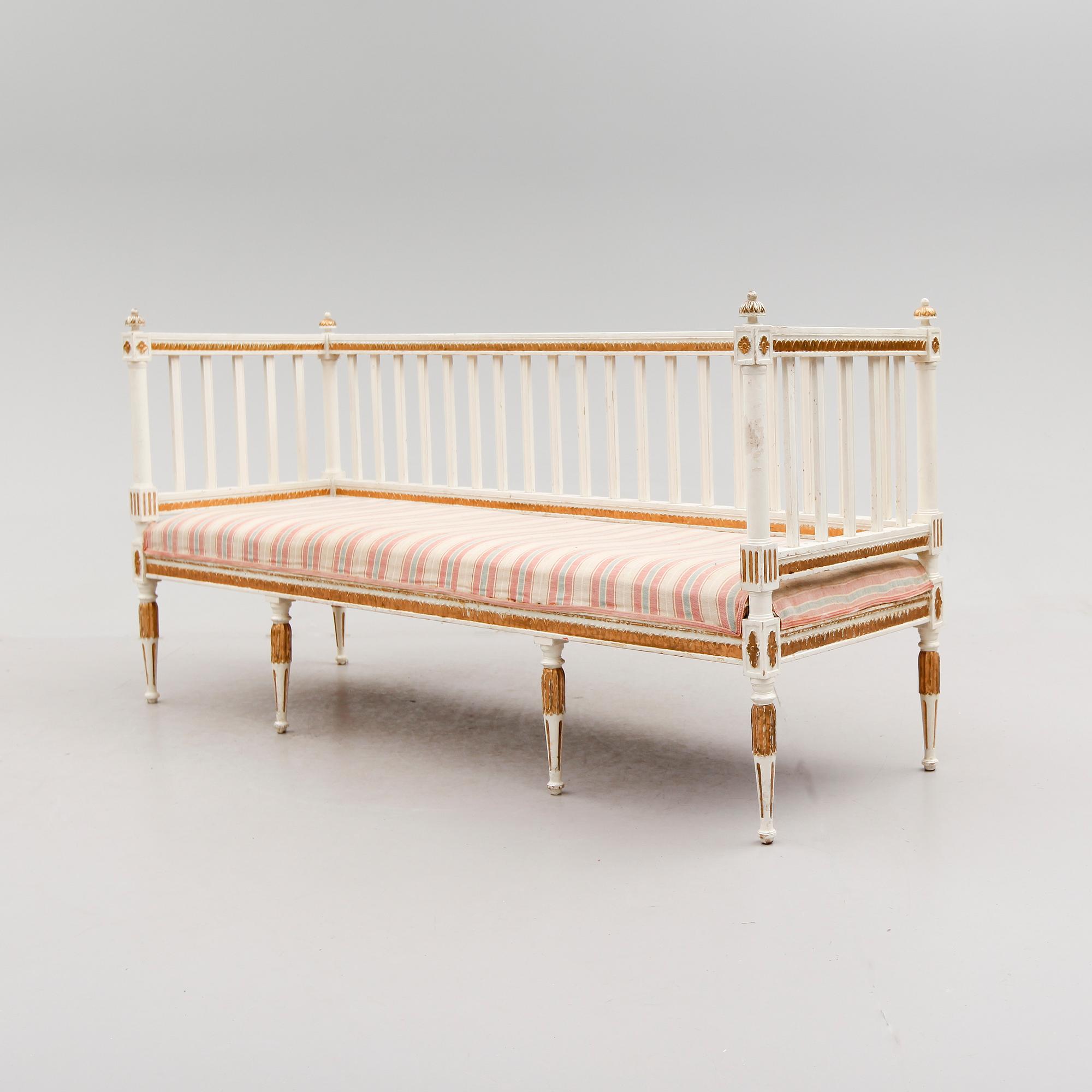 SOFFA, sengustaviansk, omkring år 1800.