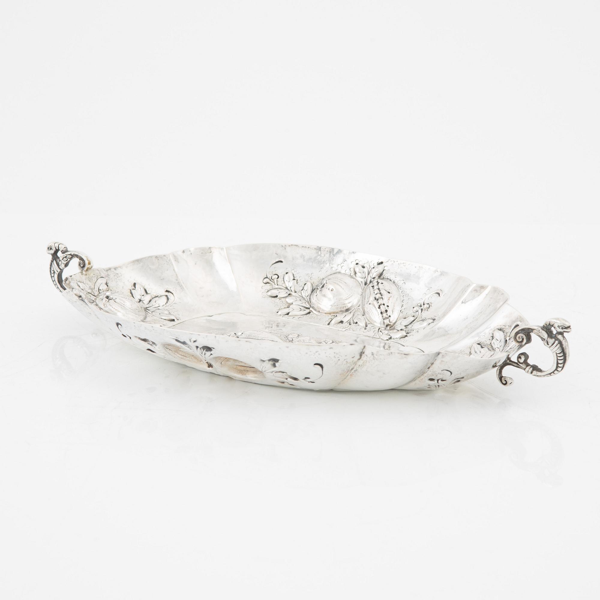 Stop samt konfektskål, silver, barockstil, fantasistämplar, omkring 1900.