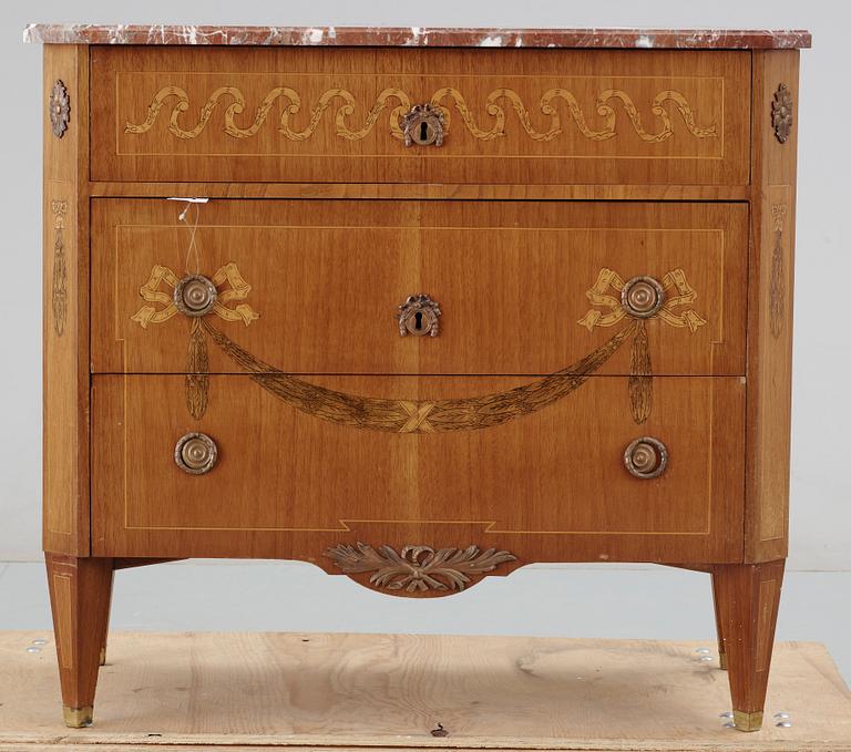 BYRÅ, gustaviansk stil 1900-talets mitt.