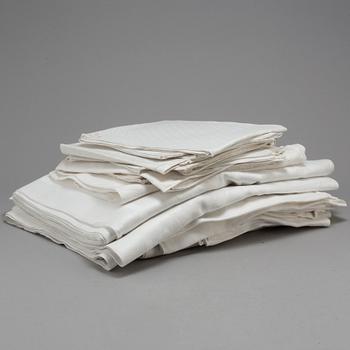 SAMLING LINNEDAMAST, 27 delar.