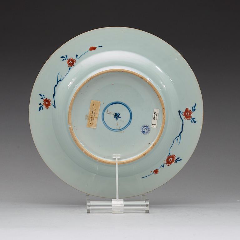 A Imari dish, Qing dynasty Kangxi (1662-1722).