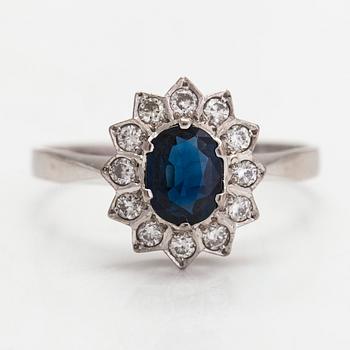 A 14K white gold carmosé ring, diamonds totalling approx. 0.18 ct and a sapphire. Kultakeskus Hämeenlinna, 1984.