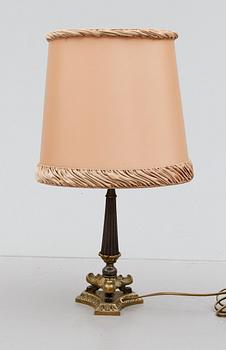 BORDSLAMPA, mässing, empirestil, 1900-talets mitt.