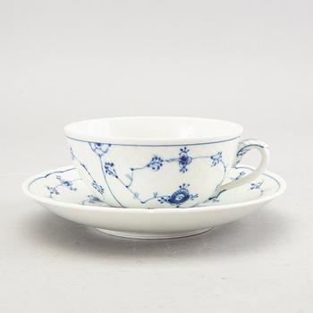 A 26 pcs Musselmalet tea service  from Bing & Gröndahl Denmark later part of the 20th century.