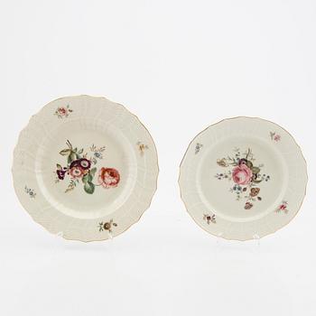 A dinner service, 98 pcs "Frijsenborg" Royal Copenhagen porcelain.