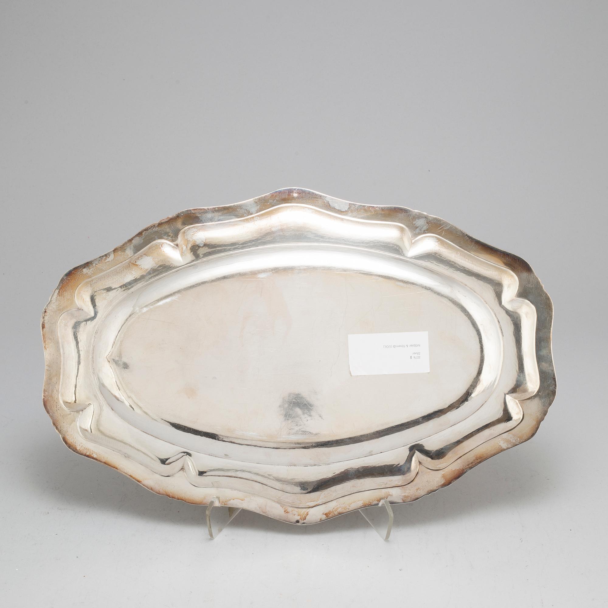 A French late 19th century silver dish. 950/1000. Louis XV-style.