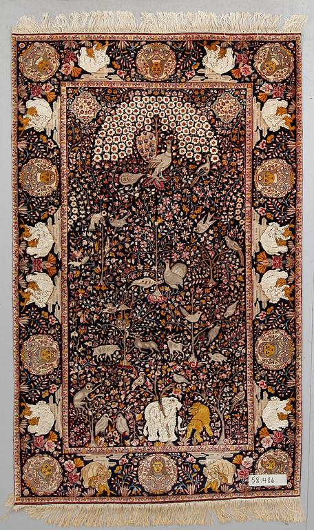 MATTA, orientalisk. Ca 214 x 133 cm.