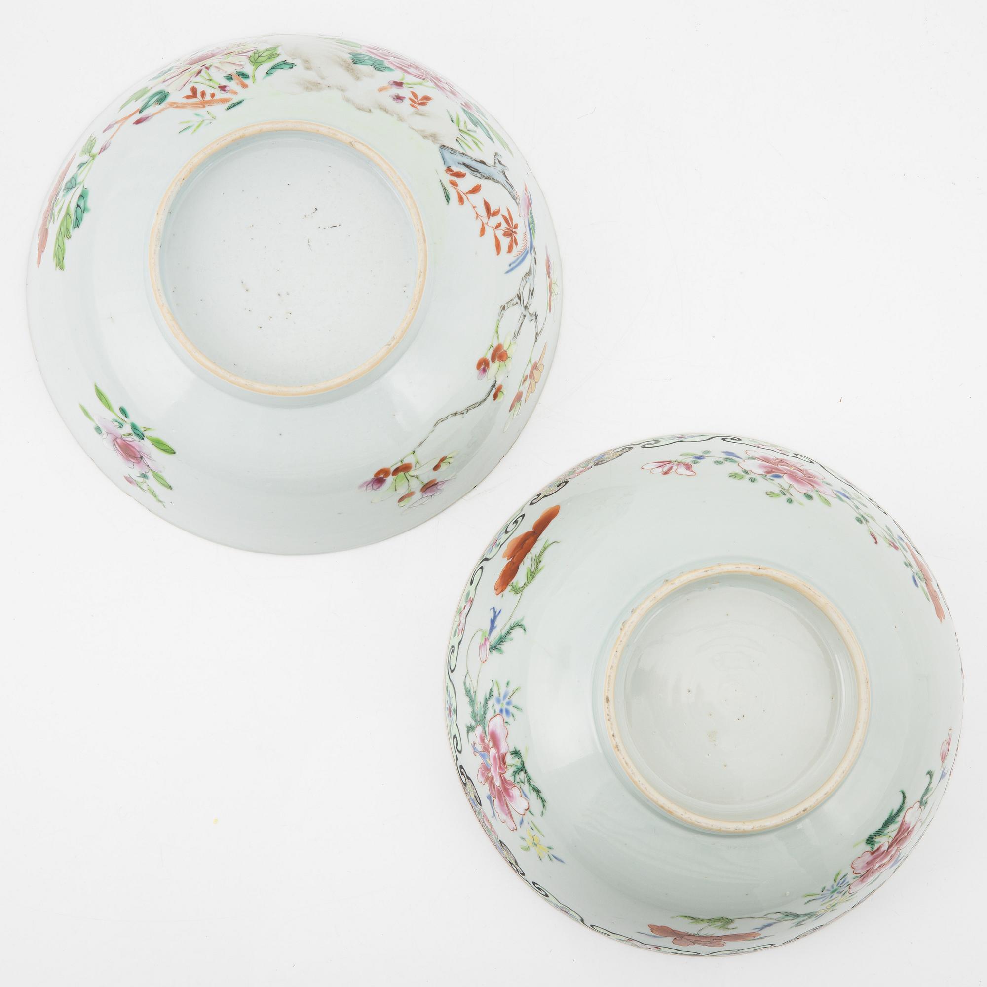 Bålskålar, två stycken, kompaniporslin. Qingdynastin, Qianlong (1736-95).