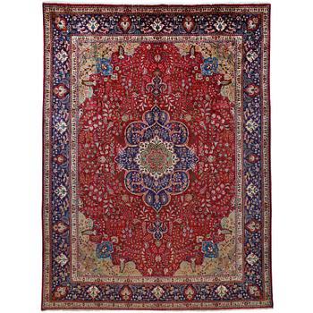 A Tabriz carpet, 400 x 300 cm.