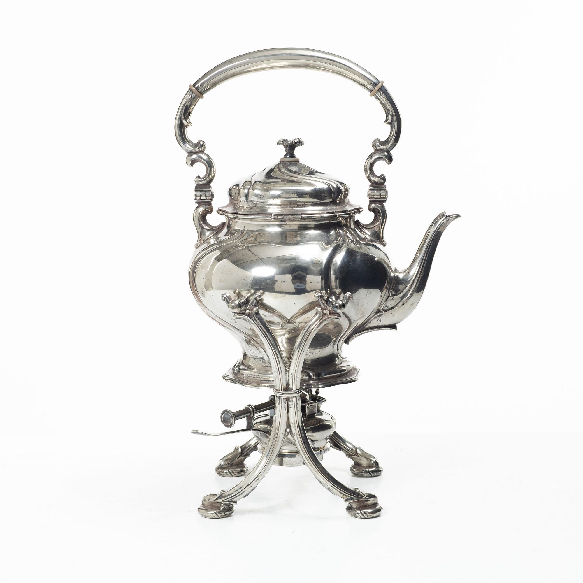 Silver teapot on a réchaud, Rococo style, Swedish import mark CF Carlman, Stockholm 1916.