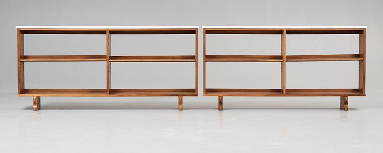 Two Josef Frank walnut bookshelves, Svenskt Tenn.