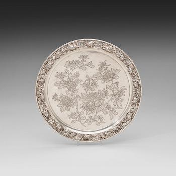 369. A silver ytay by Luen-Wo, Shanghai, early 20th century.