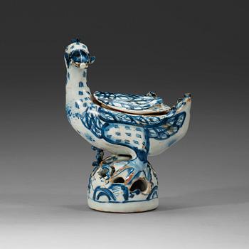 419. A blue and white cencer in shape of a bird, Ming dynasty, 17th Century.