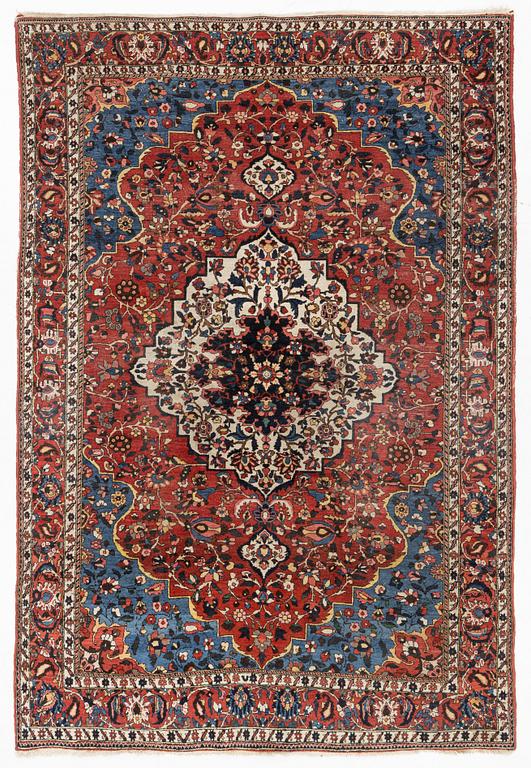 A Bakhtiari carpet, c. 305 x 205 cm.