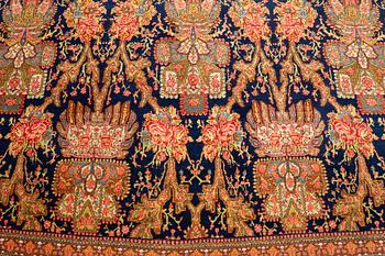 Matto, semi-antique Tabriz, ca 310-314 x 246,5 cm.