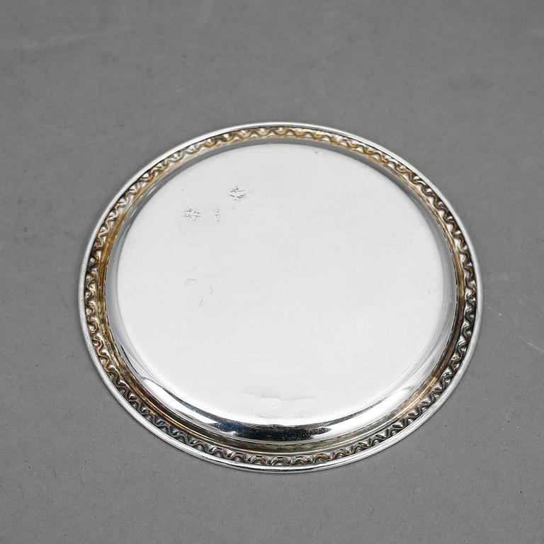 COASTERS, 18 st, silver, GAB samt CG Hallberg, 1900-tal. Total vikt 363 gram.