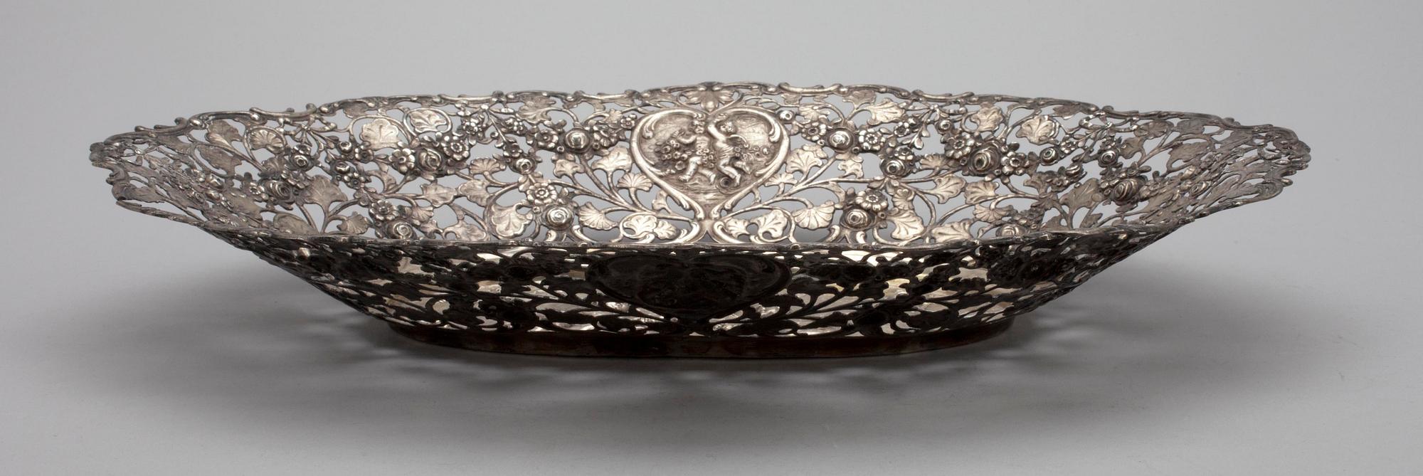 SKÅL, silver, importstämplar Frans Oskar Lindroos, Helsingfors 1931. Vikt 506 g.