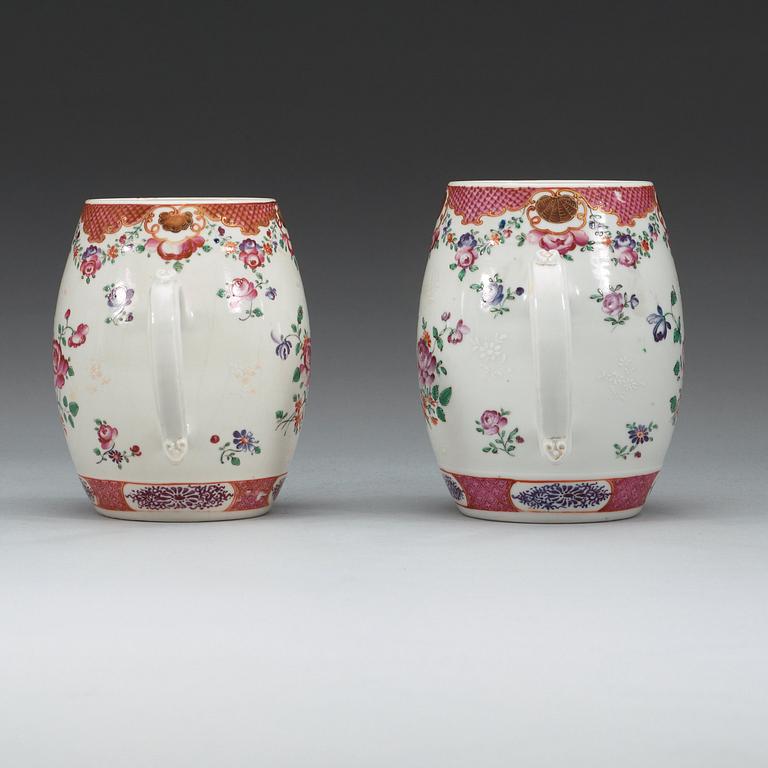 MUGGAR, två stycken, kompaniporslin. Qing dynastin, Qianlong (1736-95).
