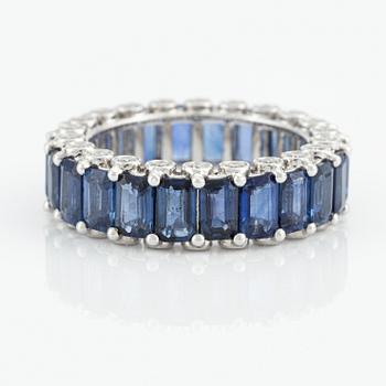 Ring, with sapphires and brilliant-cut diamonds.