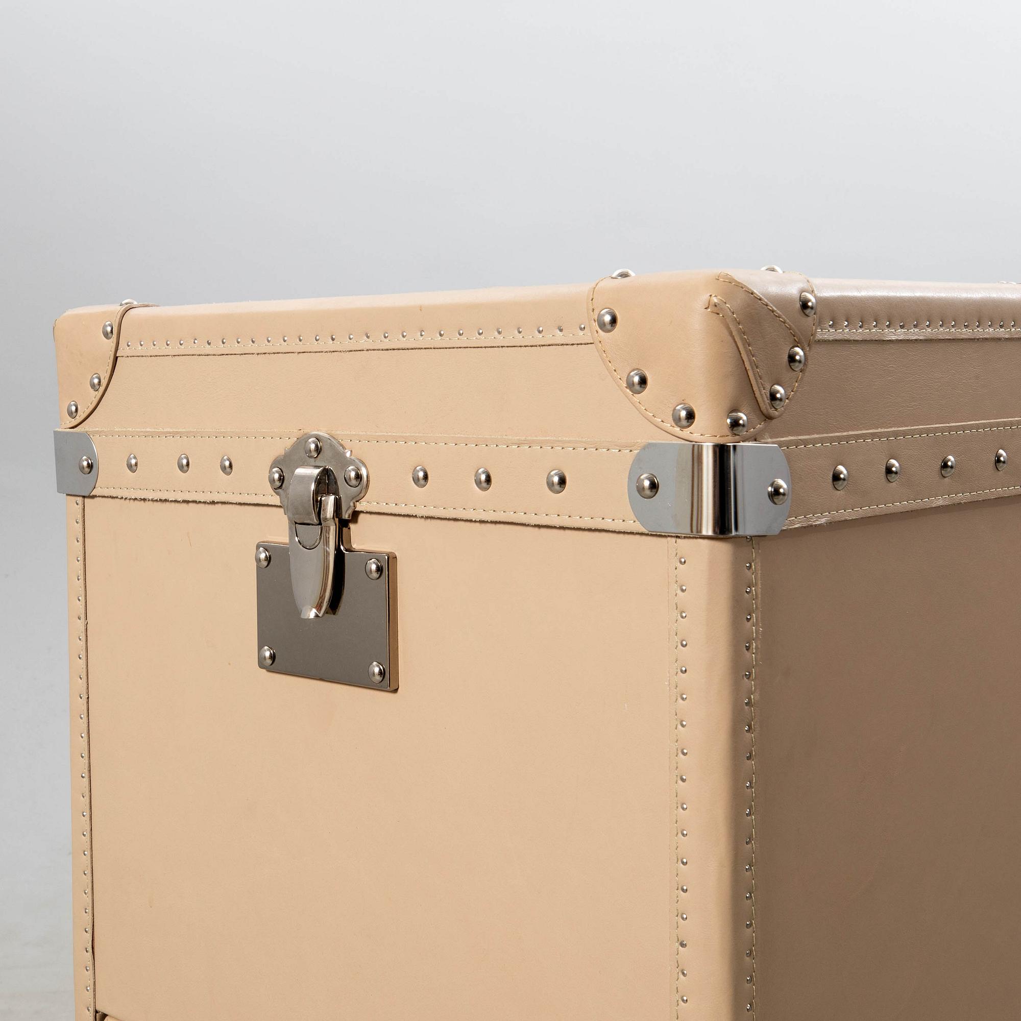 Translation: "Kelly Hoppen chest of drawers England modern production".