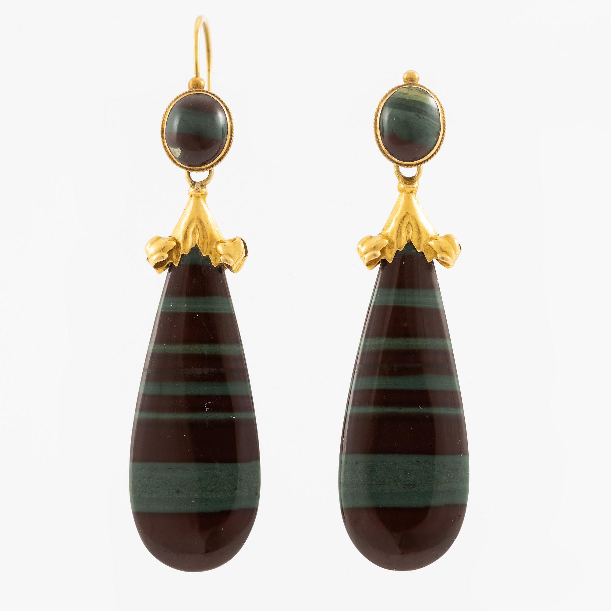 A pair of earrings 18K gold and quartz.