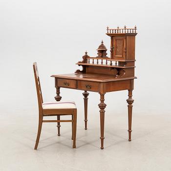 Desk Neo-Renaissance late 19th century, accompanied by a later chair.