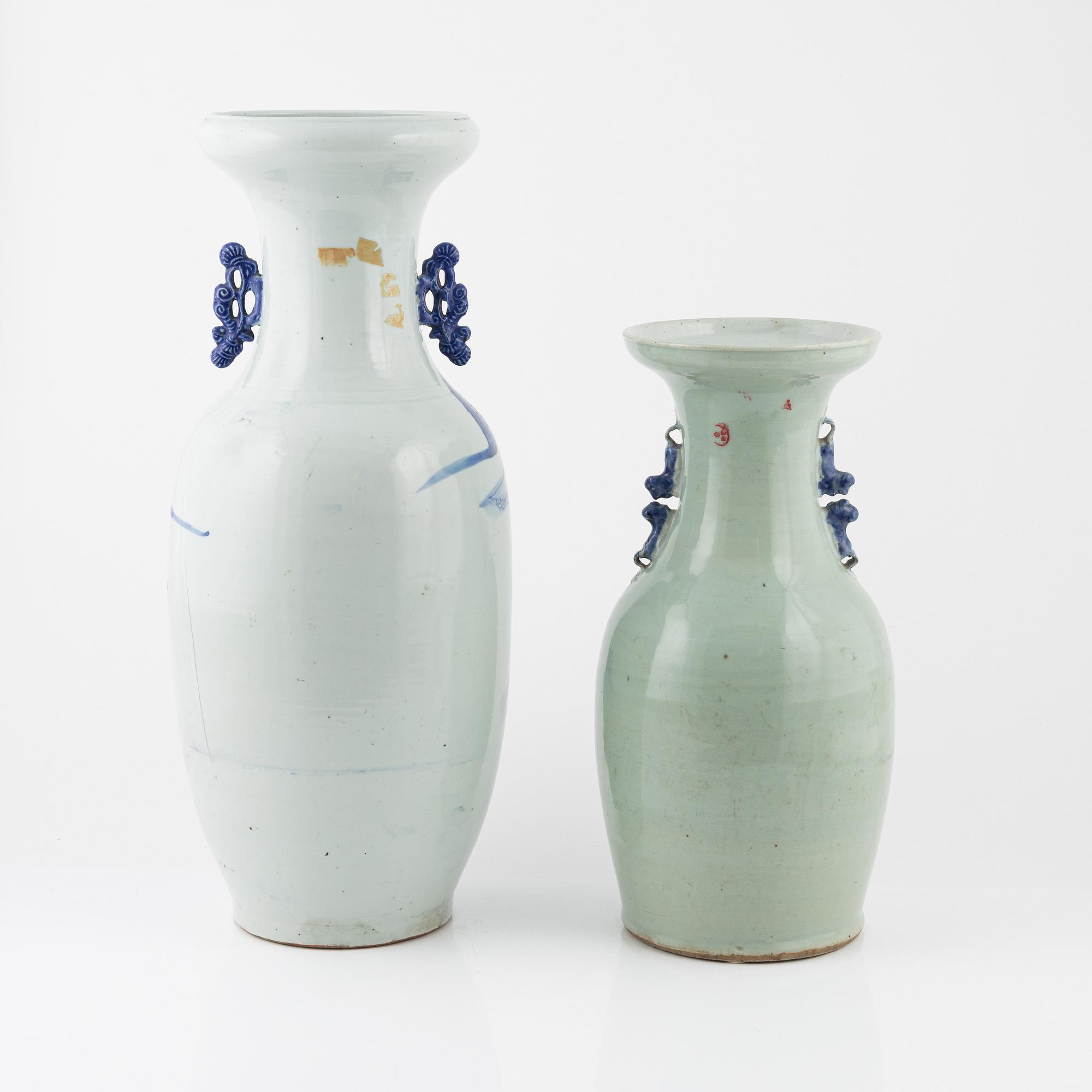 A set of two Chinese vases, late Qing dynasty/early 20th Century.