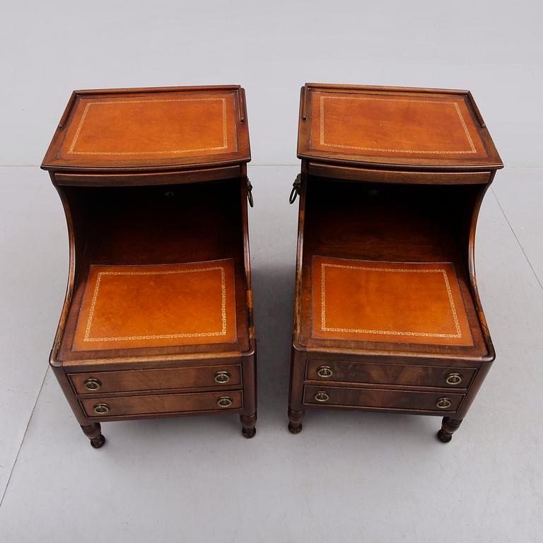 LAMPBORD/SÄNGBORD, 1 par, England, 1900-talets andra hälft.