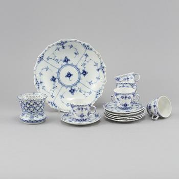 SERVISDELAR, 8 st, porslin, "Musselmalet", Royal Copenhagen, 1900-talets andra hälft.