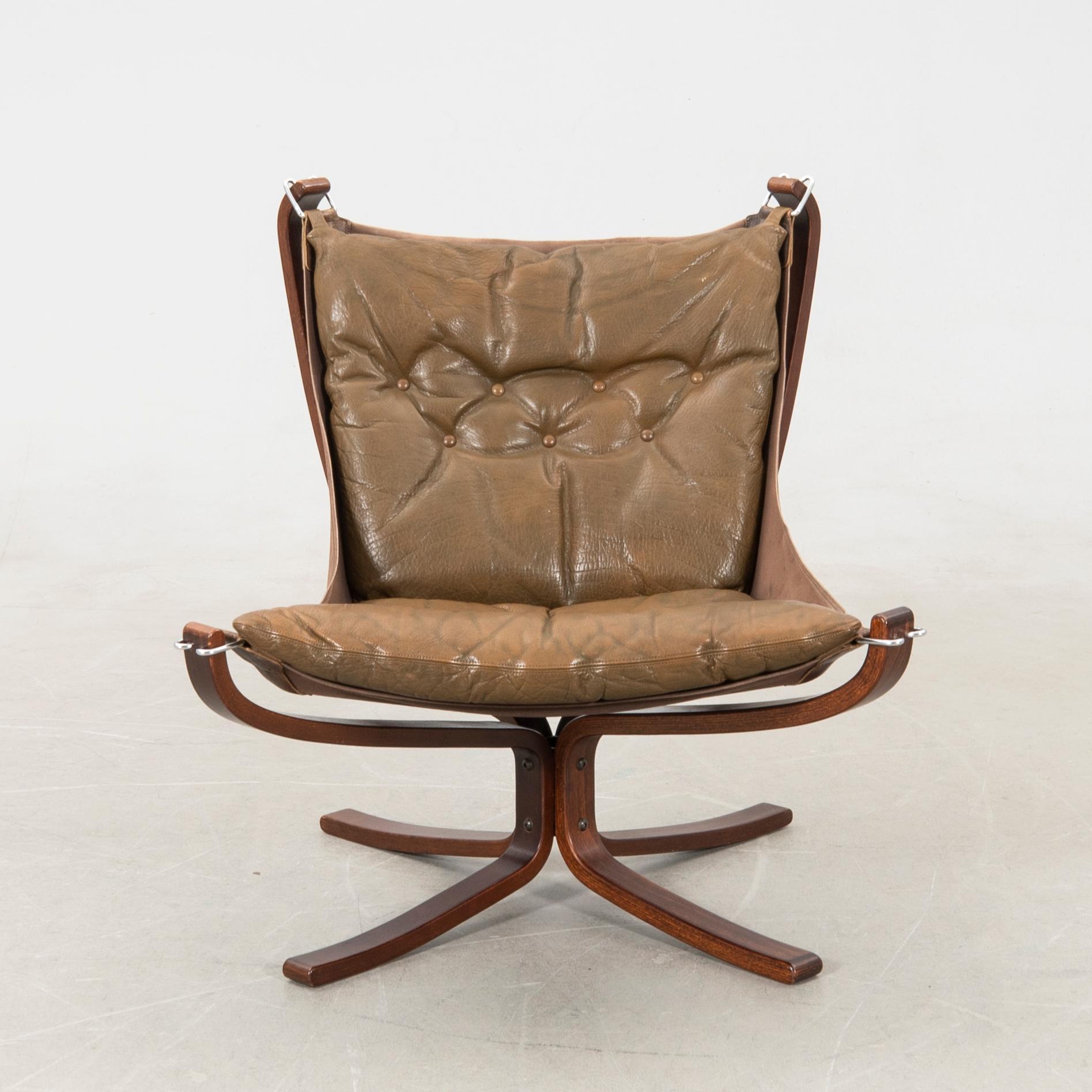 Sigurd Ressel, armchair and table "Falcon chair", Vatne Möbler, Norway, 1970s.