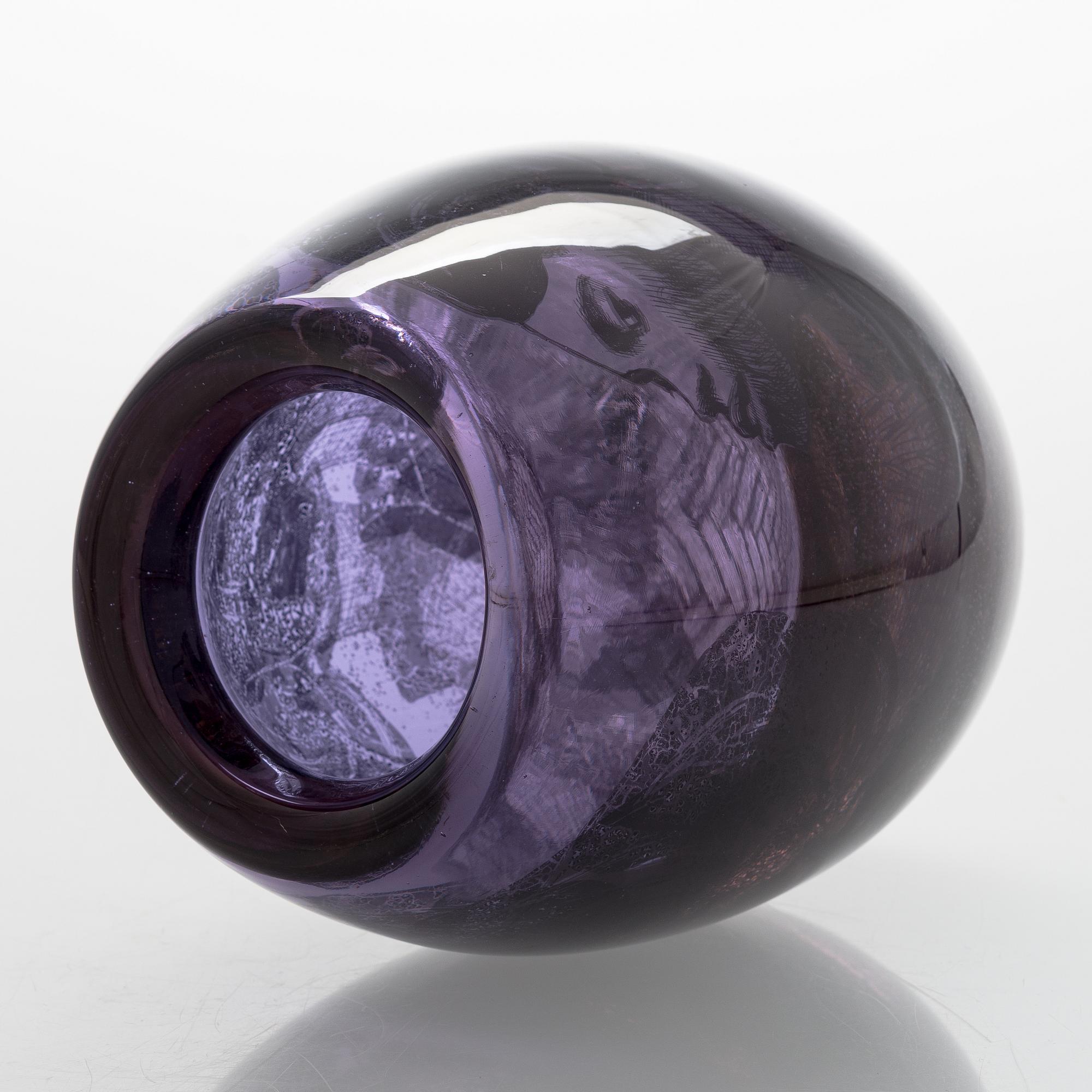 Sini Majuri, a glass sculpture, 'Motion' signed Sini Majuri 2021, Glass Studio Mafka&Alakoski Riihimäki.