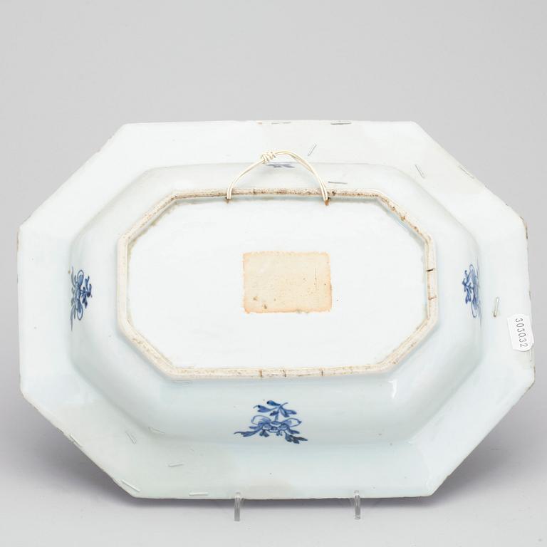 STEKFAT, 2 st, porslin, Kina, Qianlong 1736-1795.